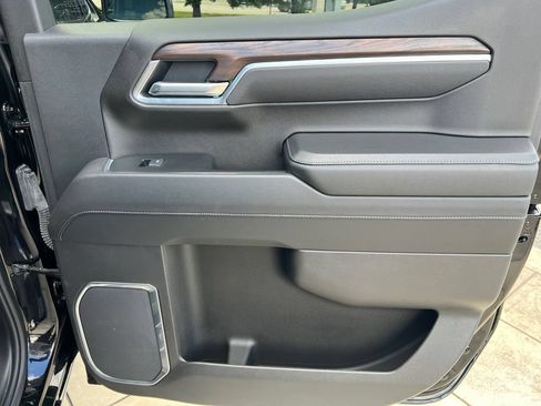 Used 2025 GMC Sierra 1500 SLT RWD image 9