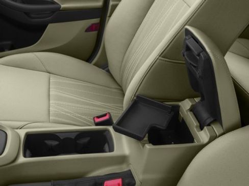 Used 2016 Ford Focus SE w/ SE Cold Weather Package image 17