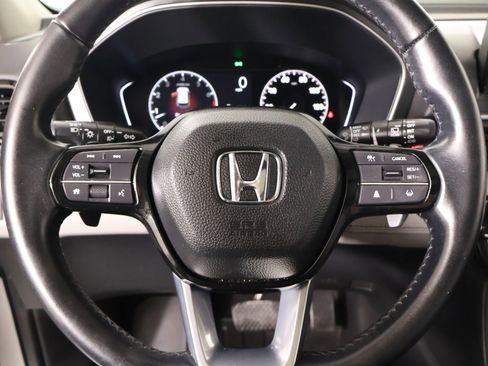 Used 2023 Honda Pilot Touring image 3