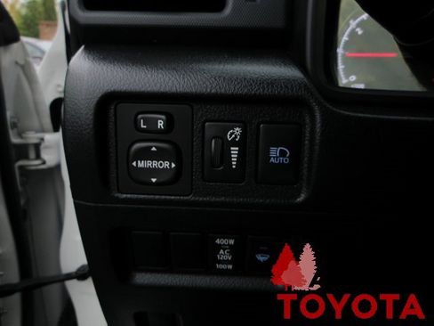 Certified 2022 Toyota 4Runner TRD Off-Road Premium image 17