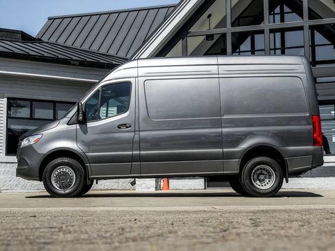Used 2025 Mercedes-Benz Sprinter 3500 image 3