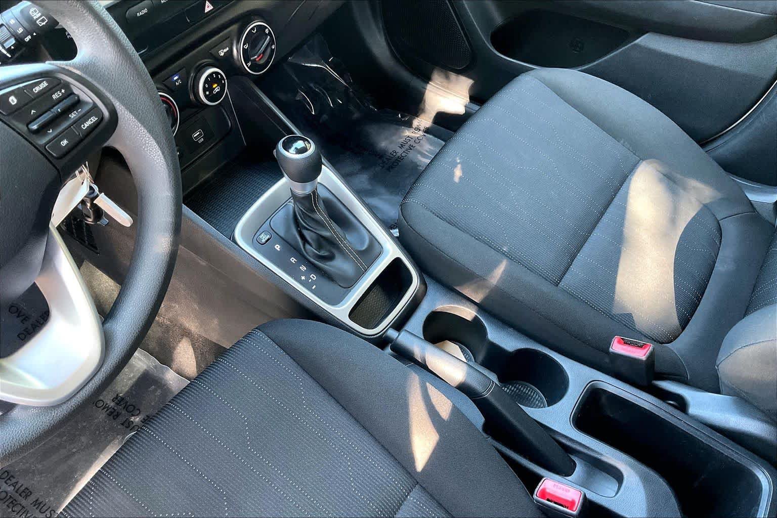 Used 2021 Hyundai Venue SE FWD image 17