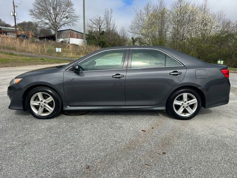 Used 2012 Toyota Camry SE image 2