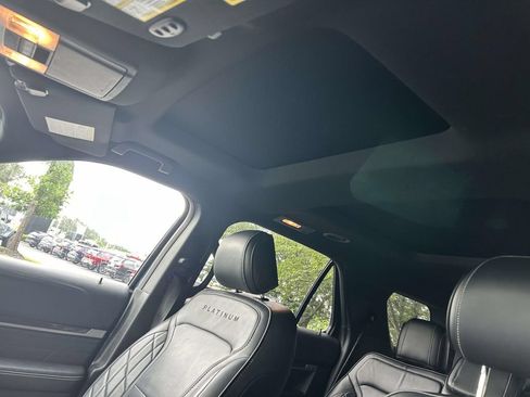 Used 2017 Ford Explorer Platinum AWD/4WD image 13