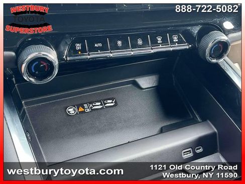 Used 2025 Chevrolet Suburban Z71 AWD/4WD image 31