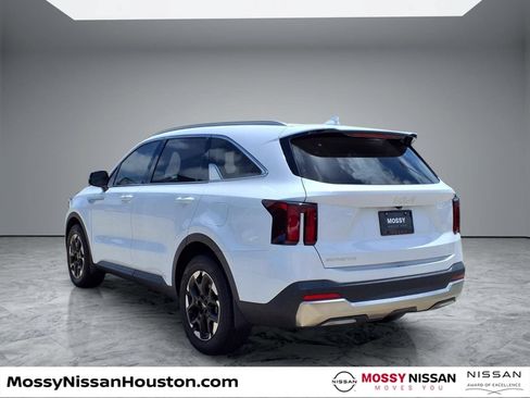 Used 2025 Kia Sorento S FWD image 2