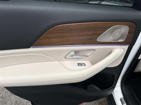 Used 2022 Mercedes-Benz GLE 350 4MATIC w/ Premium Package image 12