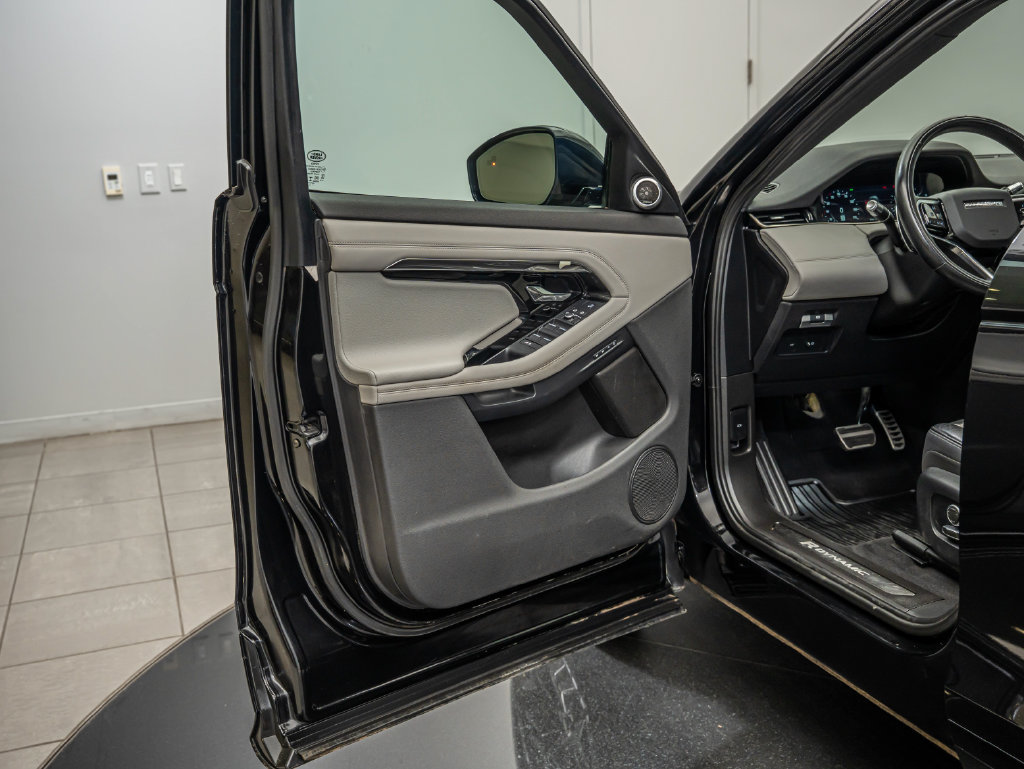Used 2022 Land Rover Range Rover Evoque R-Dynamic SE AWD/4WD image 30