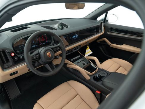 Used 2026 Porsche Cayenne AWD/4WD image 4