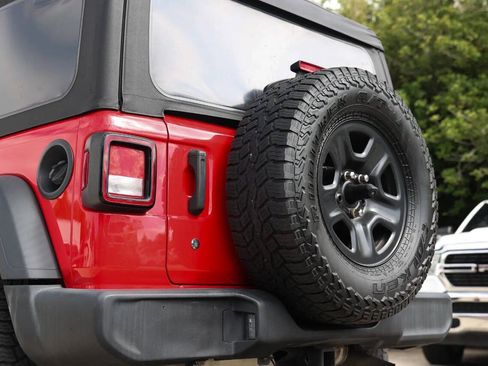 Used 2020 Jeep Wrangler Sport AWD/4WD image 3