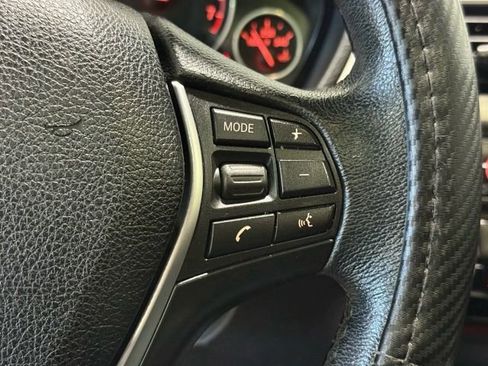 Used 2018 BMW 320i Sedan w/ Sport Package image 16