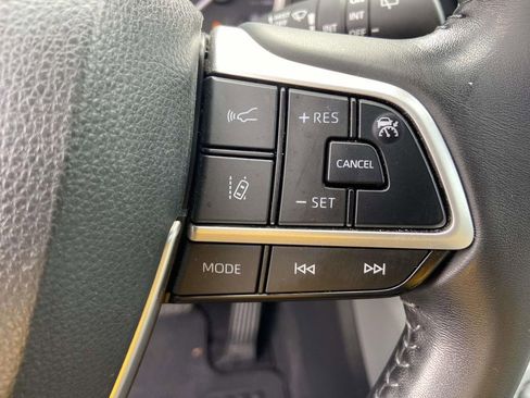 Used 2023 Toyota Highlander XLE image 32