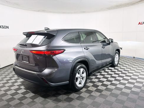 Used 2022 Toyota Highlander L image 3