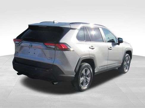 Used 2022 Toyota RAV4 XLE w/ Convenience Package AWD/4WD image 4