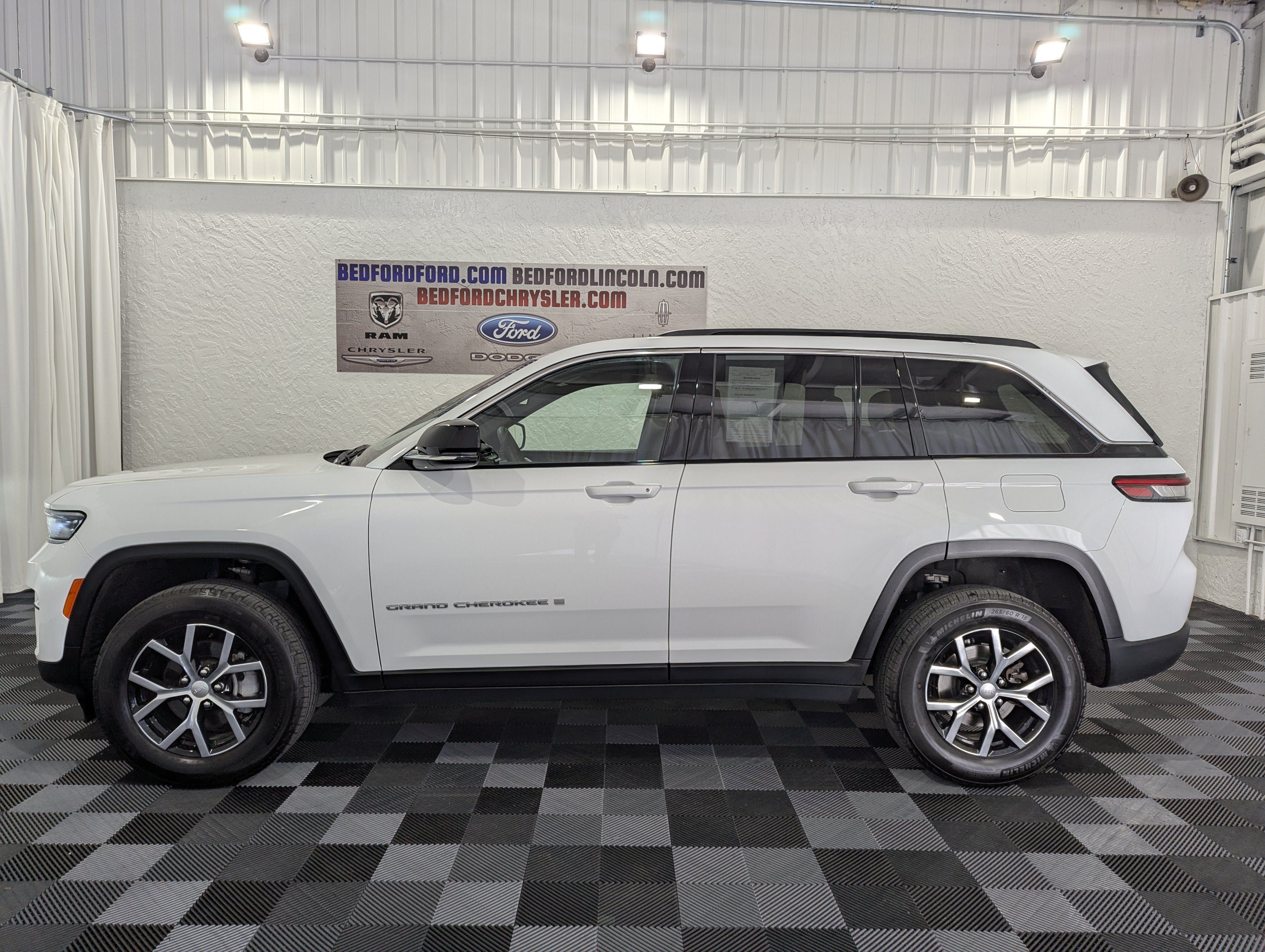 Used 2024 Jeep Grand Cherokee Limited AWD/4WD image 2
