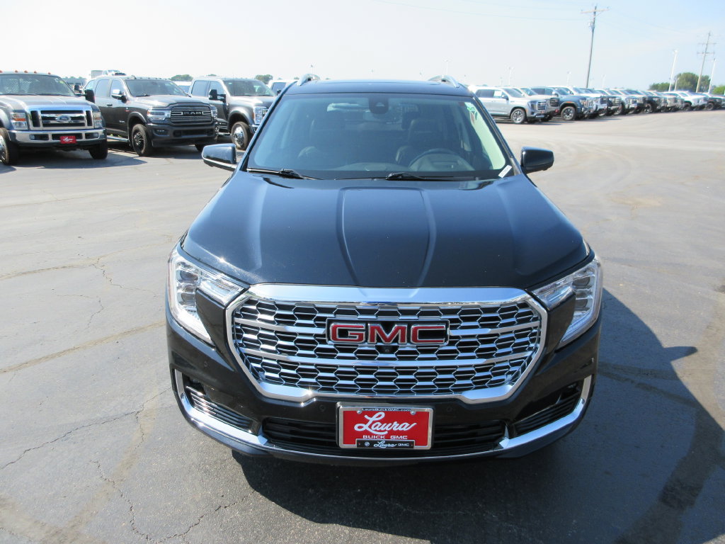 Certified 2022 GMC Terrain Denali w/ Denali Premium Package AWD/4WD image 13