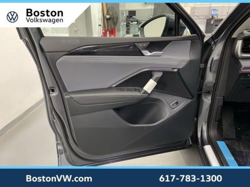 New 2026 Volkswagen Tiguan SE image 29