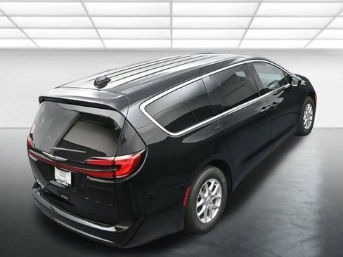 New 2026 Chrysler Pacifica Select image 16