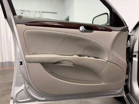Used 2011 Buick Lucerne CXL w/ Driver Confidence Package FWD image 36