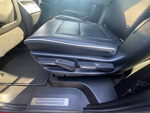 Used 2022 Cadillac Escalade Premium Luxury w/ LPO, Radiant Package image 22