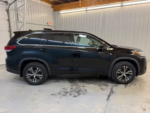 Used 2018 Toyota Highlander Plus w/ Carpet Mat Package (TMS) image 5