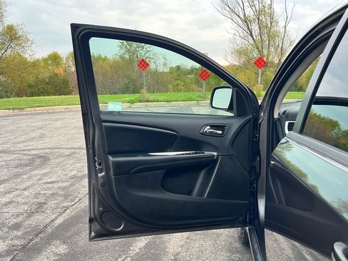 Used 2018 Dodge Journey SE w/ Blacktop Package image 12