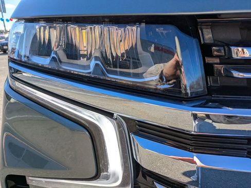 Used 2023 Chevrolet Suburban Premier image 12