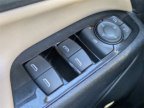 Used 2024 Chevrolet Equinox Premier image 25