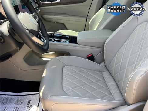 Used 2025 Volkswagen Atlas SEL Premium R-Line image 24