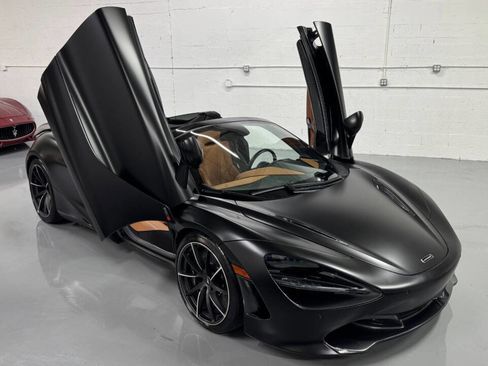 Used 2020 McLaren 720S Spider image 4