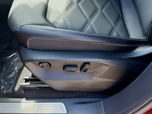 Certified 2024 Volkswagen Atlas SE FWD image 17