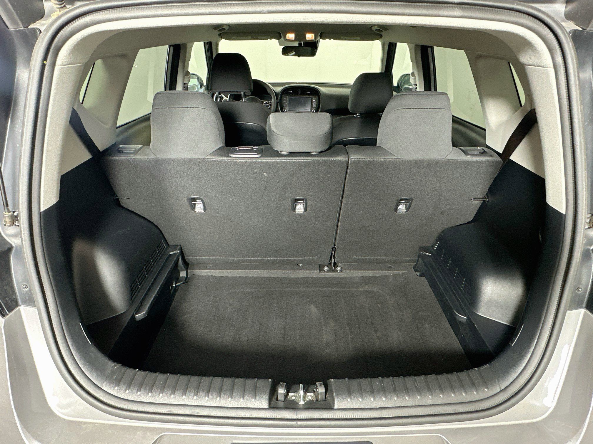 Used 2025 Kia Soul LX w/ LX Technology Package FWD image 27