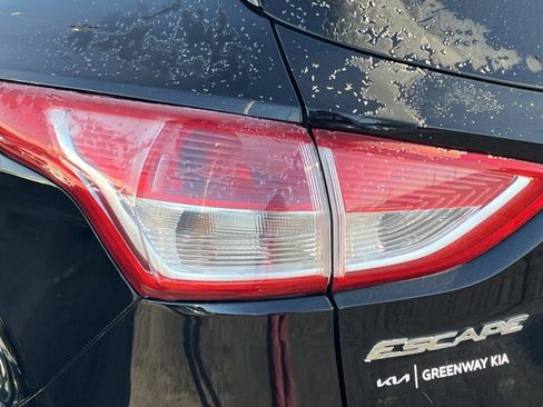 Used 2016 Ford Escape SE w/ Equipment Group 201A image 10