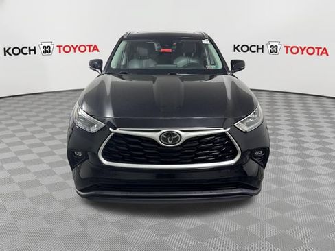 Used 2020 Toyota Highlander XLE AWD/4WD image 2