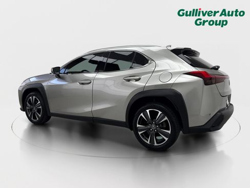 Used 2021 Lexus UX 200 w/ Accessory Package (Z2) FWD image 4