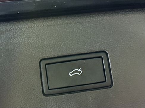 Used 2025 Volkswagen Atlas SE image 29