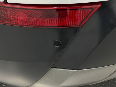 Used 2018 Land Rover Discovery SE image 13