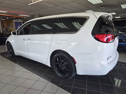 Used 2018 Chrysler Pacifica Touring Plus w/ Tire & Wheel Group image 6