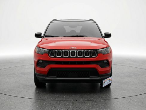 Used 2025 Jeep Compass Limited AWD/4WD image 2