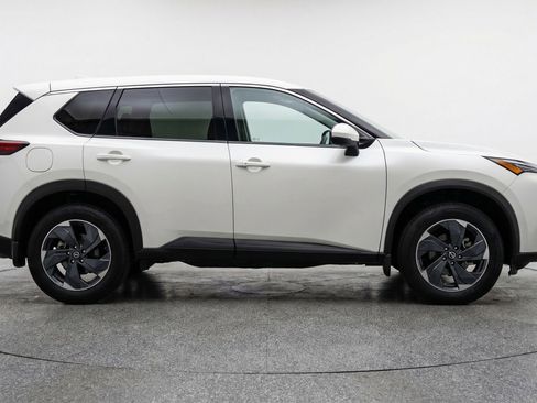 Used 2025 Nissan Rogue SV image 11