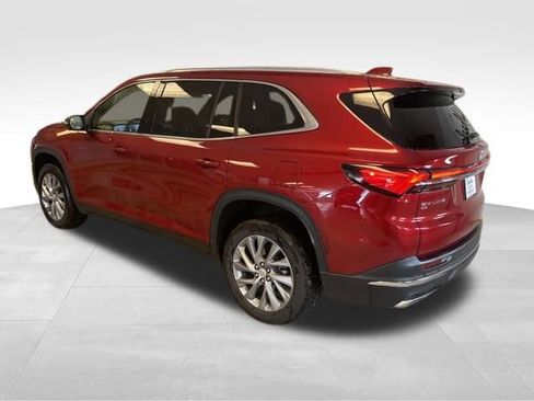 Used 2025 Buick Enclave Preferred image 3