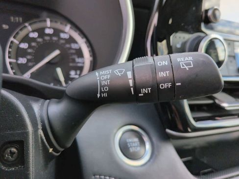 Used 2021 Toyota Highlander XLE image 28