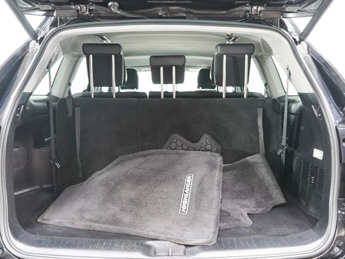 Used 2019 Toyota Highlander Plus AWD/4WD image 14