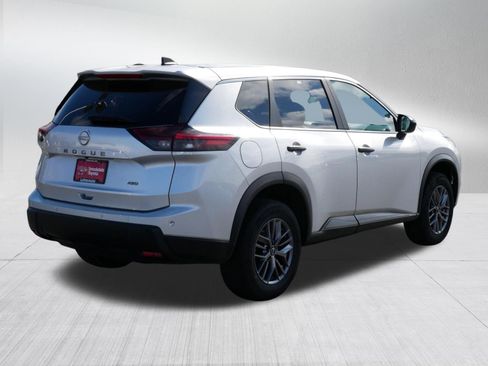 Used 2024 Nissan Rogue S AWD/4WD image 7