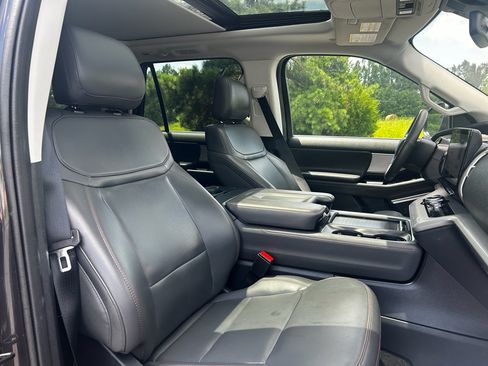 Certified 2025 Ford Expedition Active AWD/4WD image 10