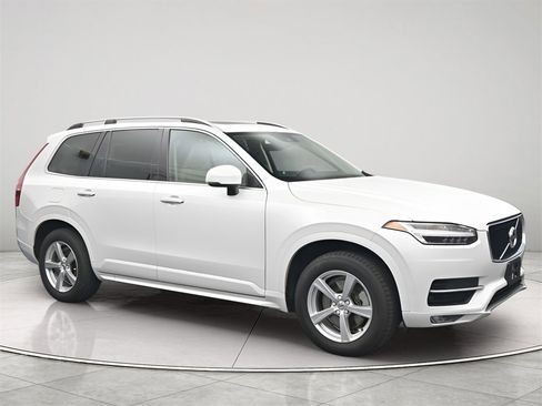 Used 2019 Volvo XC90 T5 Momentum image 1