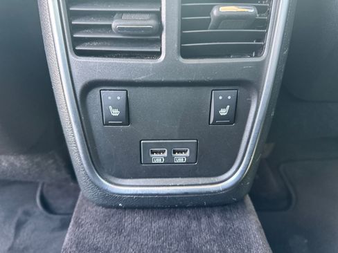 Used 2018 Chrysler 300 Limited RWD image 24