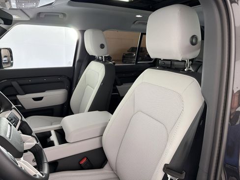 New 2026 Land Rover Defender 110 X-Dynamic SE image 24