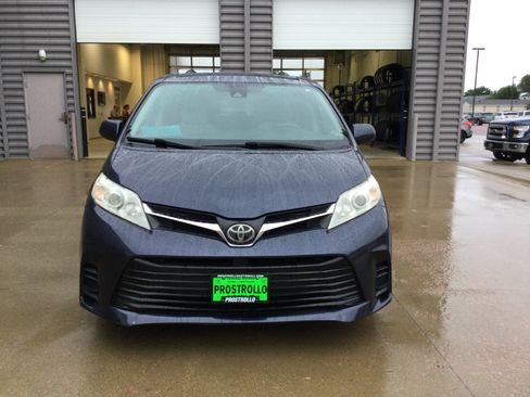 Used 2018 Toyota Sienna LE FWD image 3