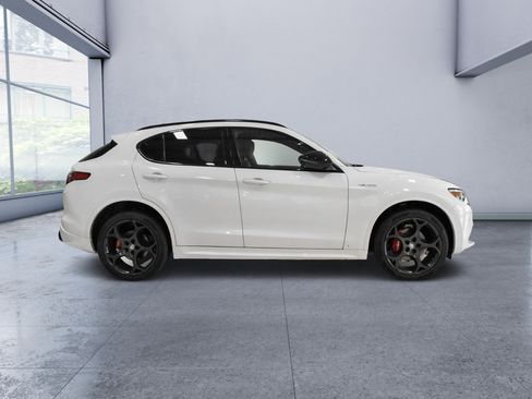 Used 2023 Alfa Romeo Stelvio Veloce AWD/4WD image 7
